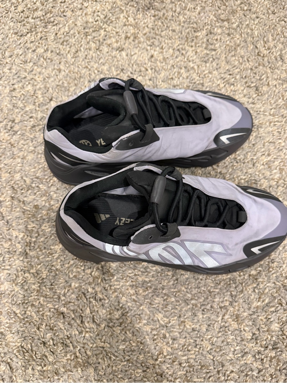 Adidas Yeezy Boost 700 MNVN - Picture 2 of 3
